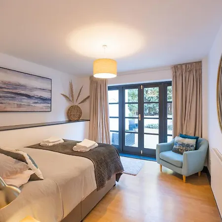Modern Apt Near Gardens With Large Decking Area - Vivre Retreats Bournemouth Exterior photo