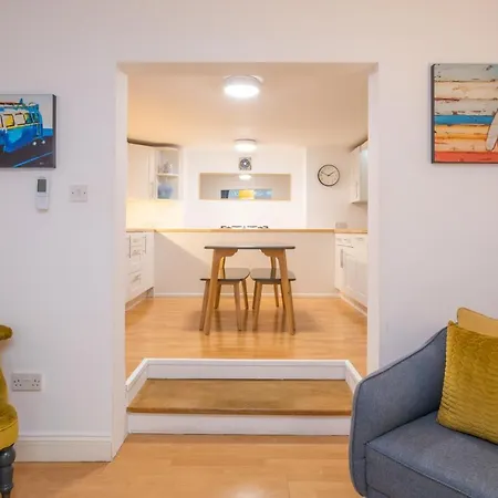 Modern Apt Near Gardens With Large Decking Area - Vivre Retreats Bournemouth Exterior photo