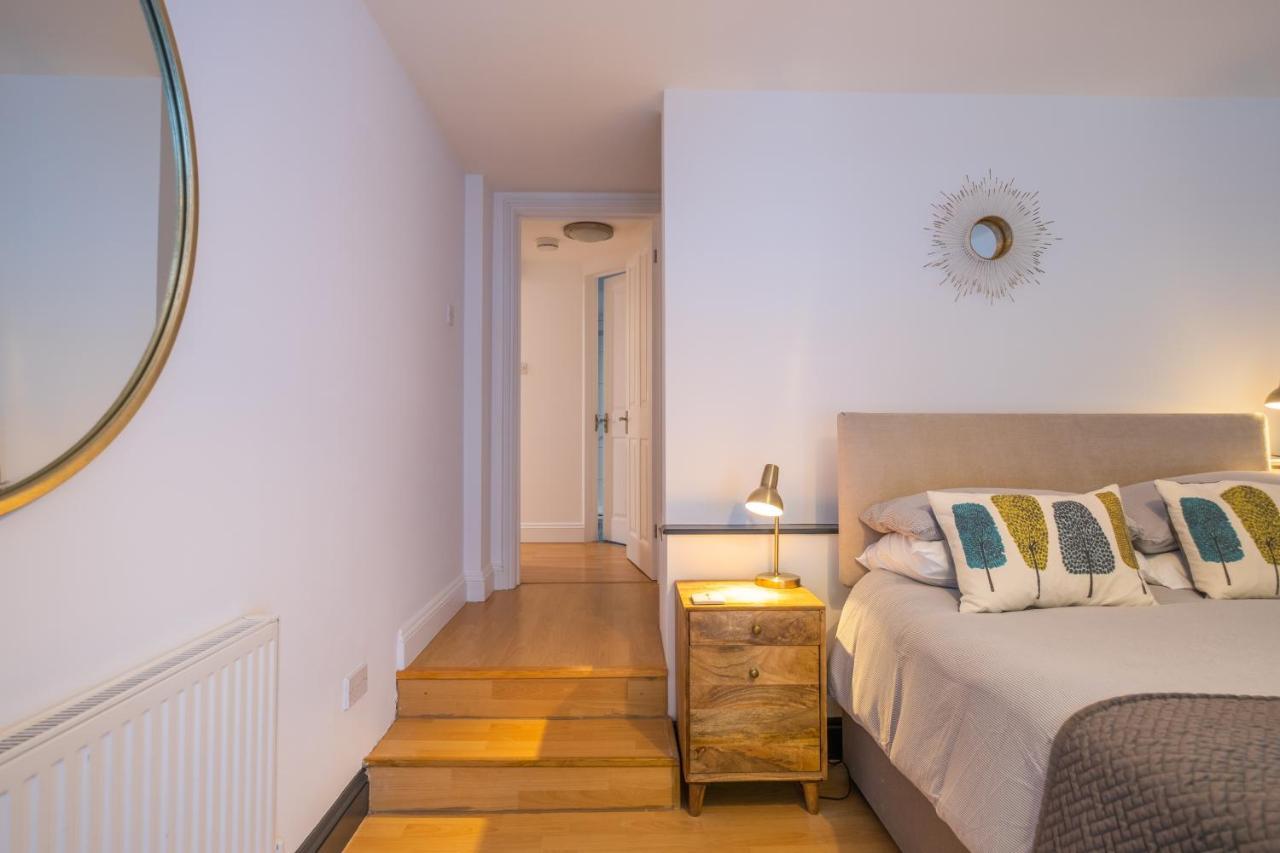 Modern Near Gardens With Large Decking Area - Vivre Retreats * Bournemouth