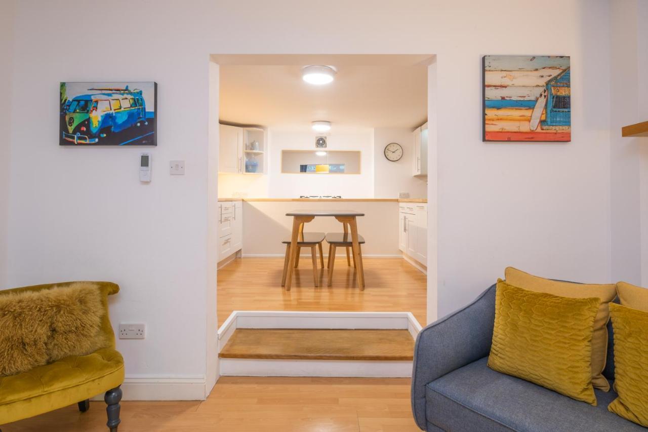 Modern Near Gardens With Large Decking Area - Vivre Retreats Bournemouth